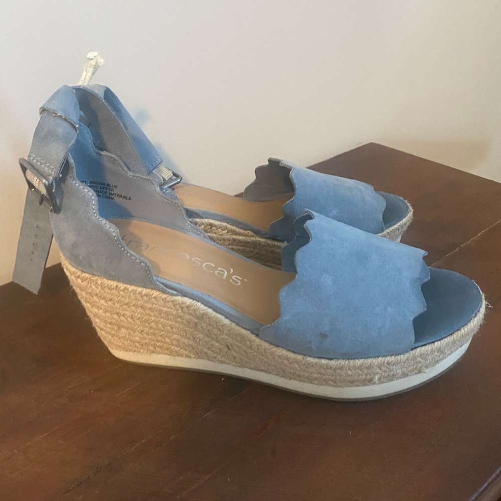 Size 7 Francesca’s wedge